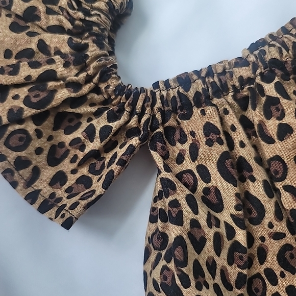 Chic Leopard Print Ruffle Sleeve Top - Picture 3 of 6